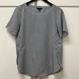 Banana Republic short sleeved blouse